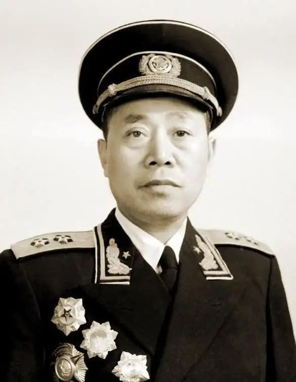 上將上面還有等級(jí)嗎，探究軍銜體系中的高級(jí)職位與等級(jí)劃分，軍銜體系揭秘，上將之上是否還有更高級(jí)別？高級(jí)職位與等級(jí)劃分全解析