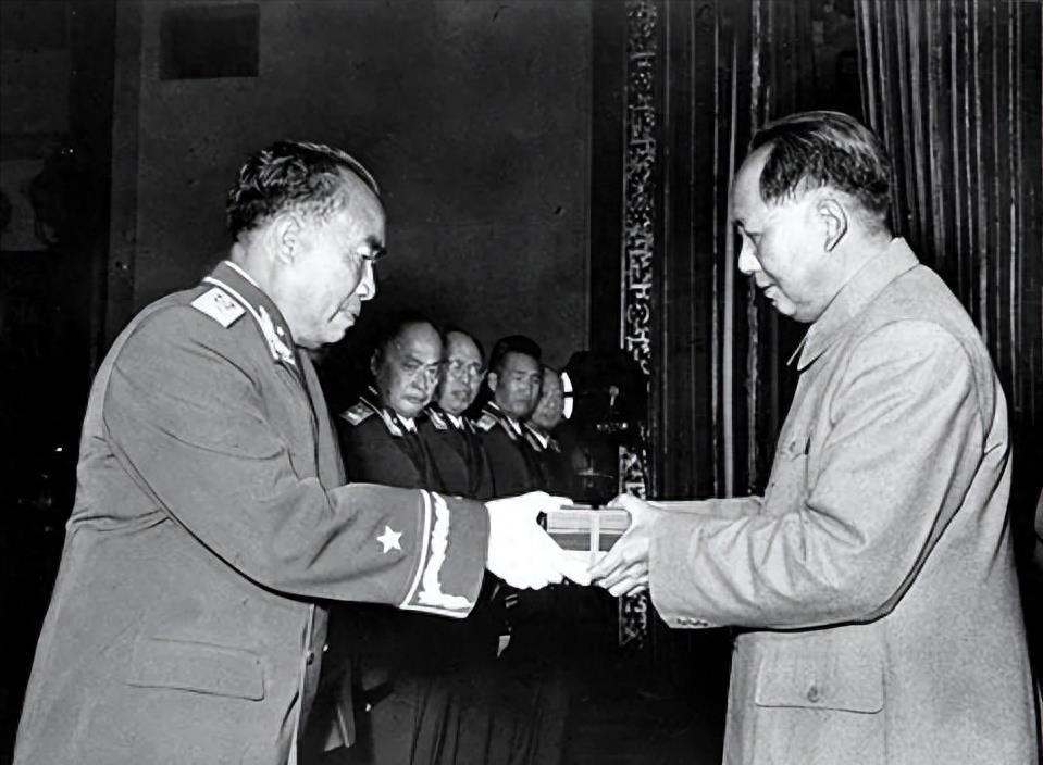 井岡山艦是什么級(jí)別的軍事力量？全面解讀中國(guó)海軍新銳艦艇，全面解讀中國(guó)海軍新銳艦艇，井岡山艦的軍事級(jí)別與實(shí)力分析