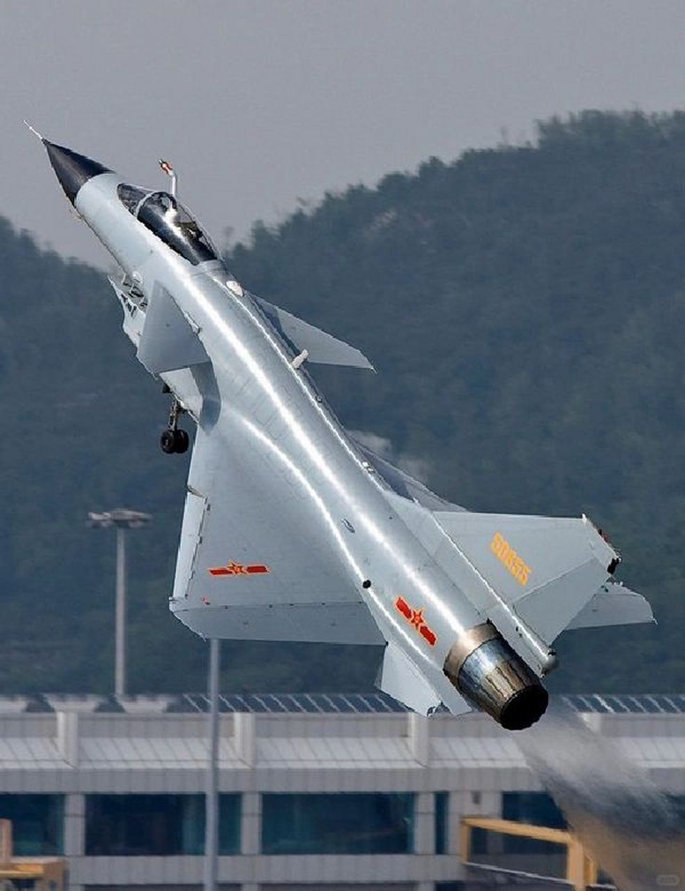 殲-10戰(zhàn)斗機(jī)是幾代機(jī)？全面解析中國(guó)空軍的主力戰(zhàn)機(jī)，中國(guó)空軍主力戰(zhàn)機(jī)殲-10戰(zhàn)斗機(jī)的全面解析，幾代機(jī)？
