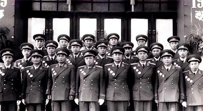 開(kāi)國(guó)將軍僅剩兩位，歷史的見(jiàn)證與時(shí)代的記憶，開(kāi)國(guó)將軍僅余兩位，歷史的見(jiàn)證，時(shí)代的記憶烙印