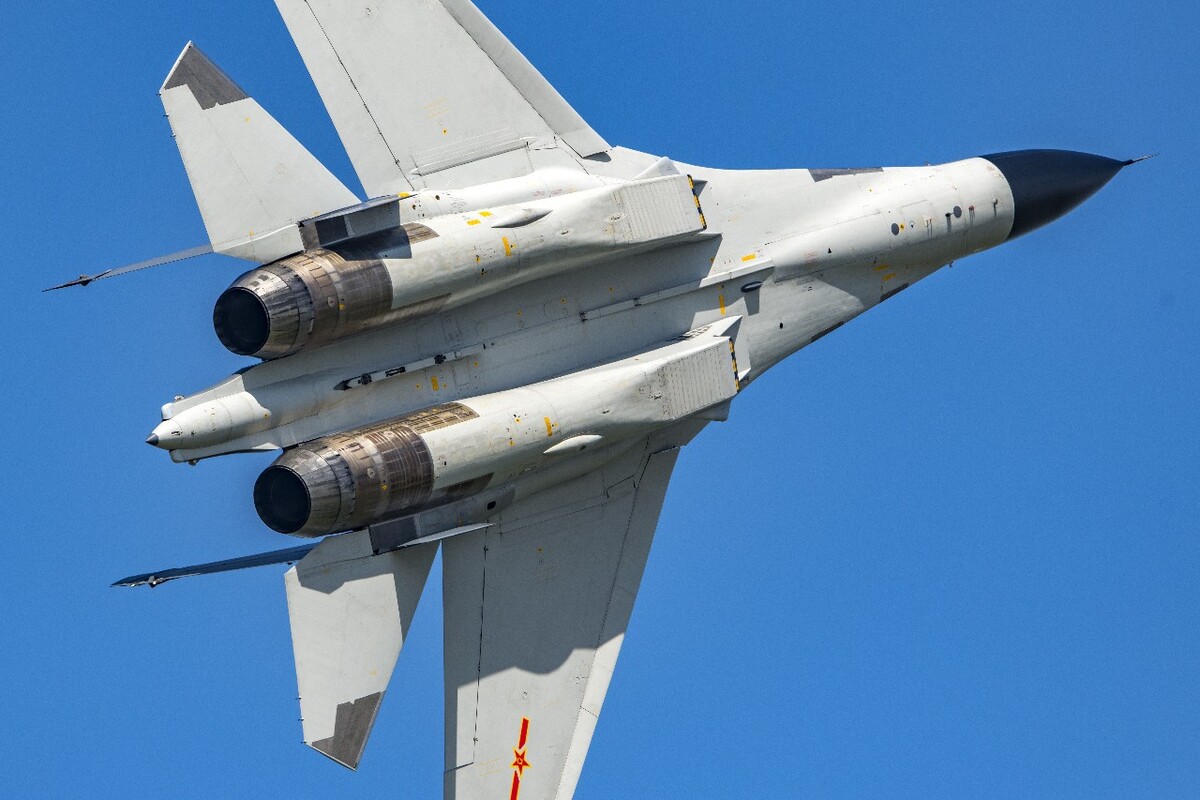 殲-11BS戰(zhàn)斗機，性能卓越與先進(jìn)技術(shù)的完美結(jié)合，殲-11BS戰(zhàn)斗機，卓越性能與尖端技術(shù)的完美融合