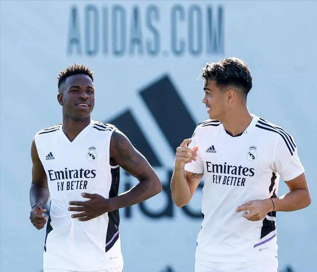 澳門正版免費大全，探索未來的機遇與挑戰(zhàn)（2025展望），澳門正版免費大全，未來機遇與挑戰(zhàn)展望（2025年展望）