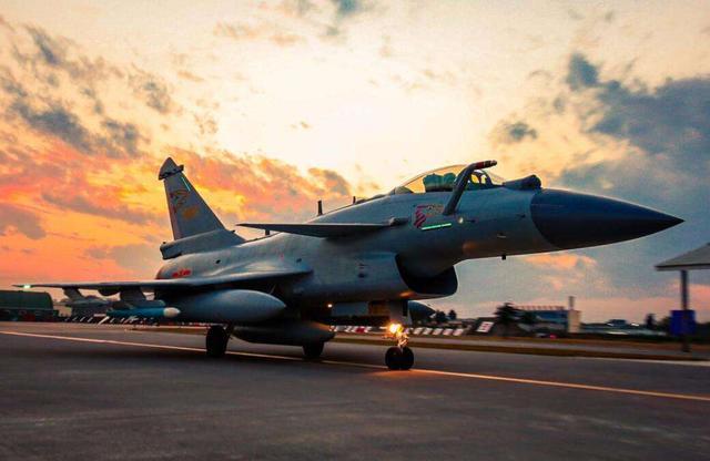 揭秘殲-10C，巴鐵曝光的大量信息與深度解析，巴鐵深度解析，殲-10C戰(zhàn)機揭秘與大量信息曝光