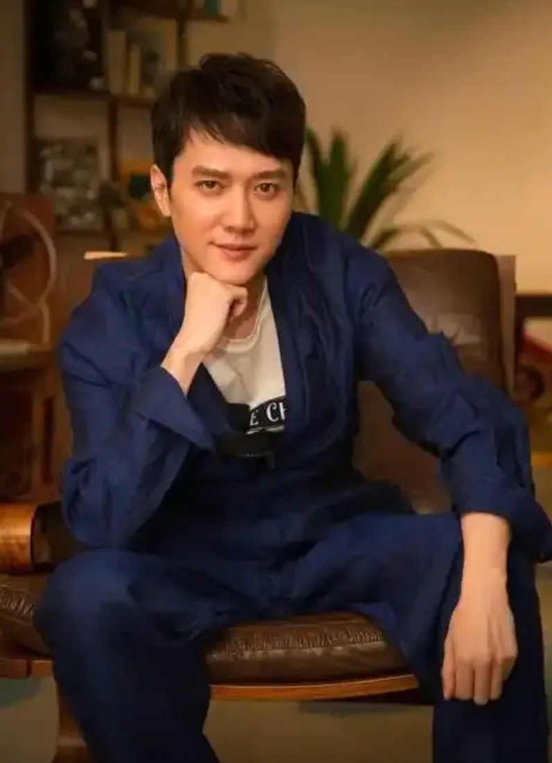 馮紹峰前女友，揭秘過往情感歷程與現(xiàn)今生活軌跡，馮紹峰前女友揭秘，情感歷程與現(xiàn)今生活軌跡探秘