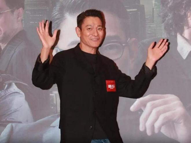 劉德華個(gè)人資料百科全書，揭秘華語影壇巨星傳奇人生，劉德華巨星傳奇人生揭秘，華語影壇的全書資料百科全書