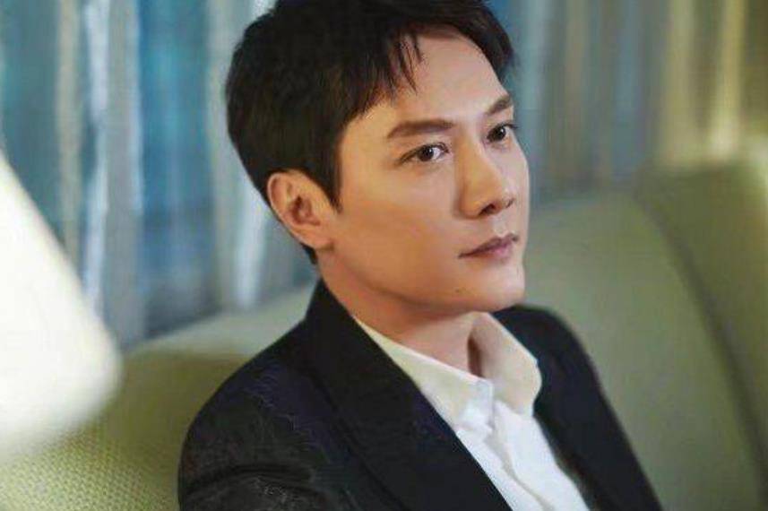 馮紹峰被誰雙龍，深度解析背后的故事，馮紹峰背后的故事，揭秘雙龍背后的真相