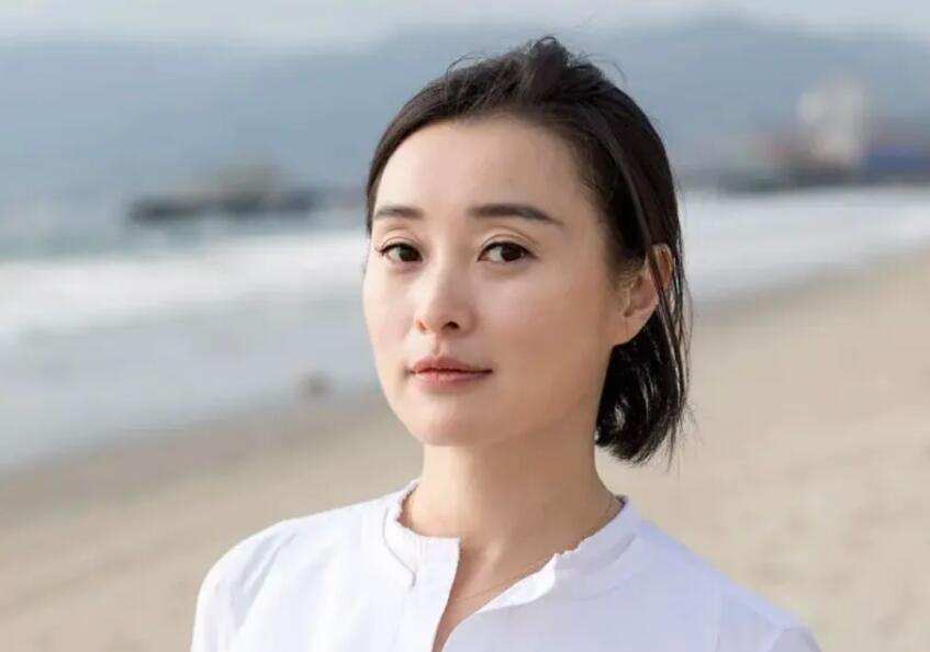 吳越丈夫揭秘，究竟是誰與這位才子才女共度人生？，吳越才子背后的情感揭秘，誰與這位才子才女共度人生？