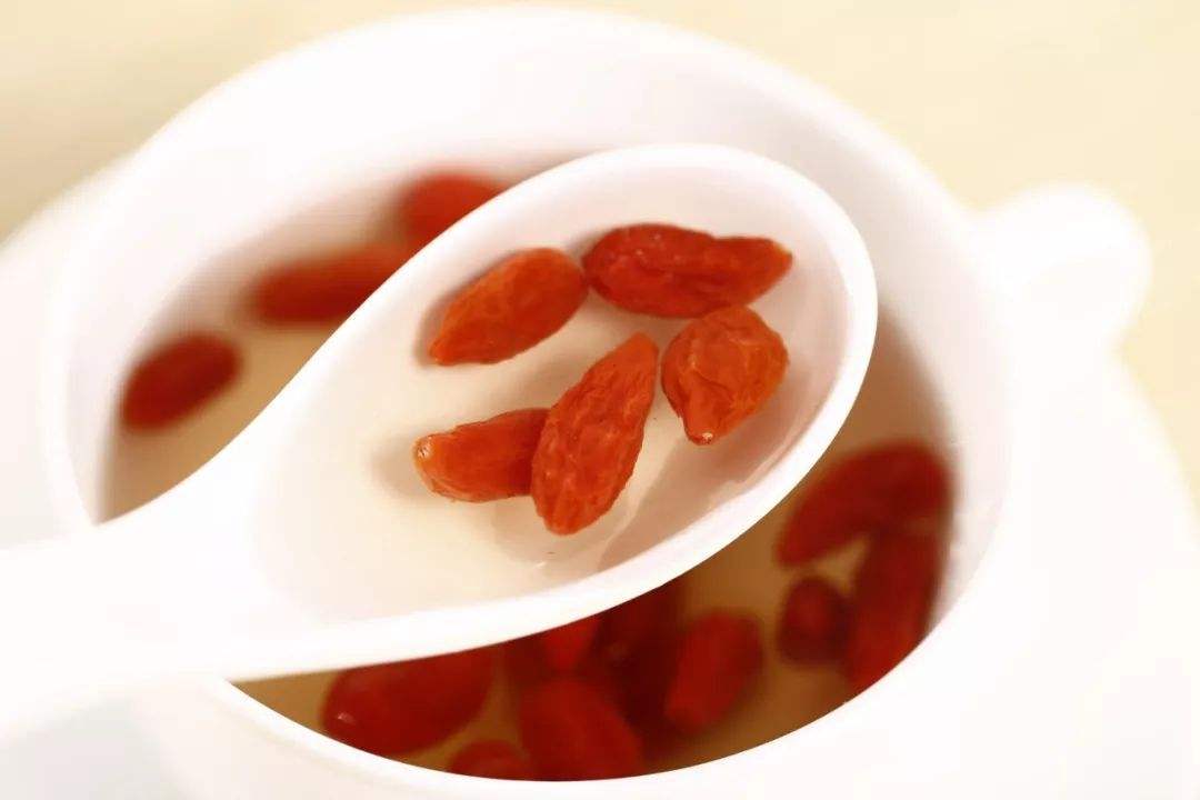 枸杞子泡水喝的功效與作用，探索枸杞的保健潛力，枸杞子泡水喝的奧秘，功效、作用與保健潛力探索