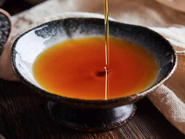 喝香油五分鐘就排便，真相揭秘與正確使用建議，香油助排便真相揭秘，正確使用方法與建議