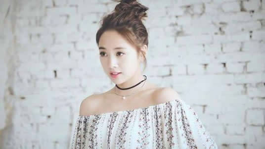 揭秘2020年明星人氣排行榜，誰(shuí)領(lǐng)風(fēng)騷，誰(shuí)獨(dú)領(lǐng)風(fēng)騷？，獨(dú)家揭秘，2020年明星人氣排行榜，誰(shuí)獨(dú)占鰲頭，誰(shuí)獨(dú)領(lǐng)風(fēng)騷？