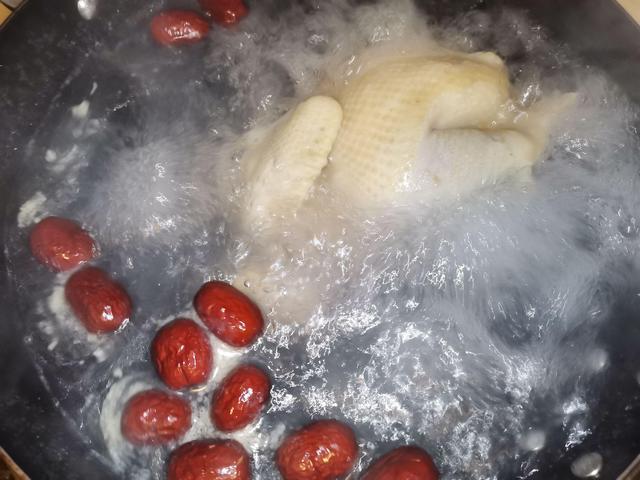 燉雞湯三放三不放，烹飪技巧與健康秘訣，燉雞湯的秘訣，三放三不放，健康烹飪技巧分享