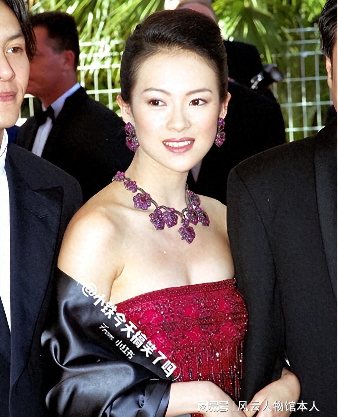 章子怡結婚次數(shù)揭秘，星途璀璨下的愛情故事，章子怡婚姻歷程揭秘，星輝之下的愛情故事