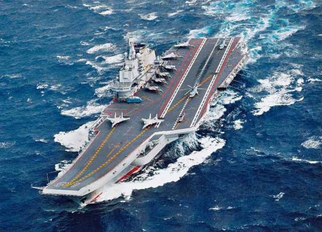 殲-35與遼寧艦，中國(guó)海軍航空力量的雙璧合璧，殲-35與遼寧艦，中國(guó)海軍航空力量的完美融合