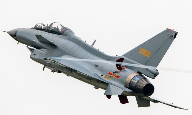 殲-10S，中國(guó)空軍的新銳利劍，中國(guó)空軍新銳利器，殲-10S利劍出擊
