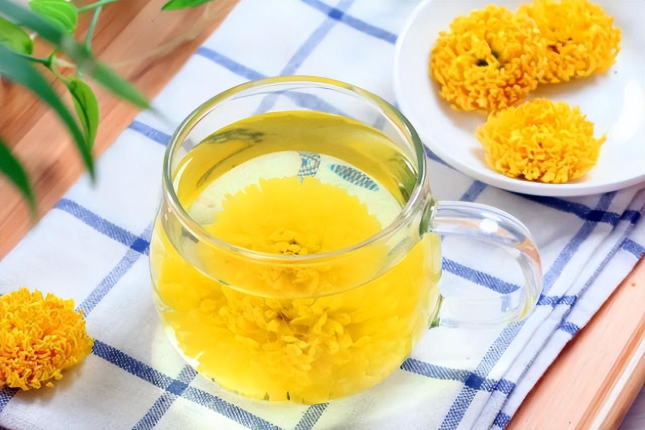 菊花泡水喝的功效，揭示其多重健康益處，菊花泡水喝的神奇功效，多重健康益處揭秘